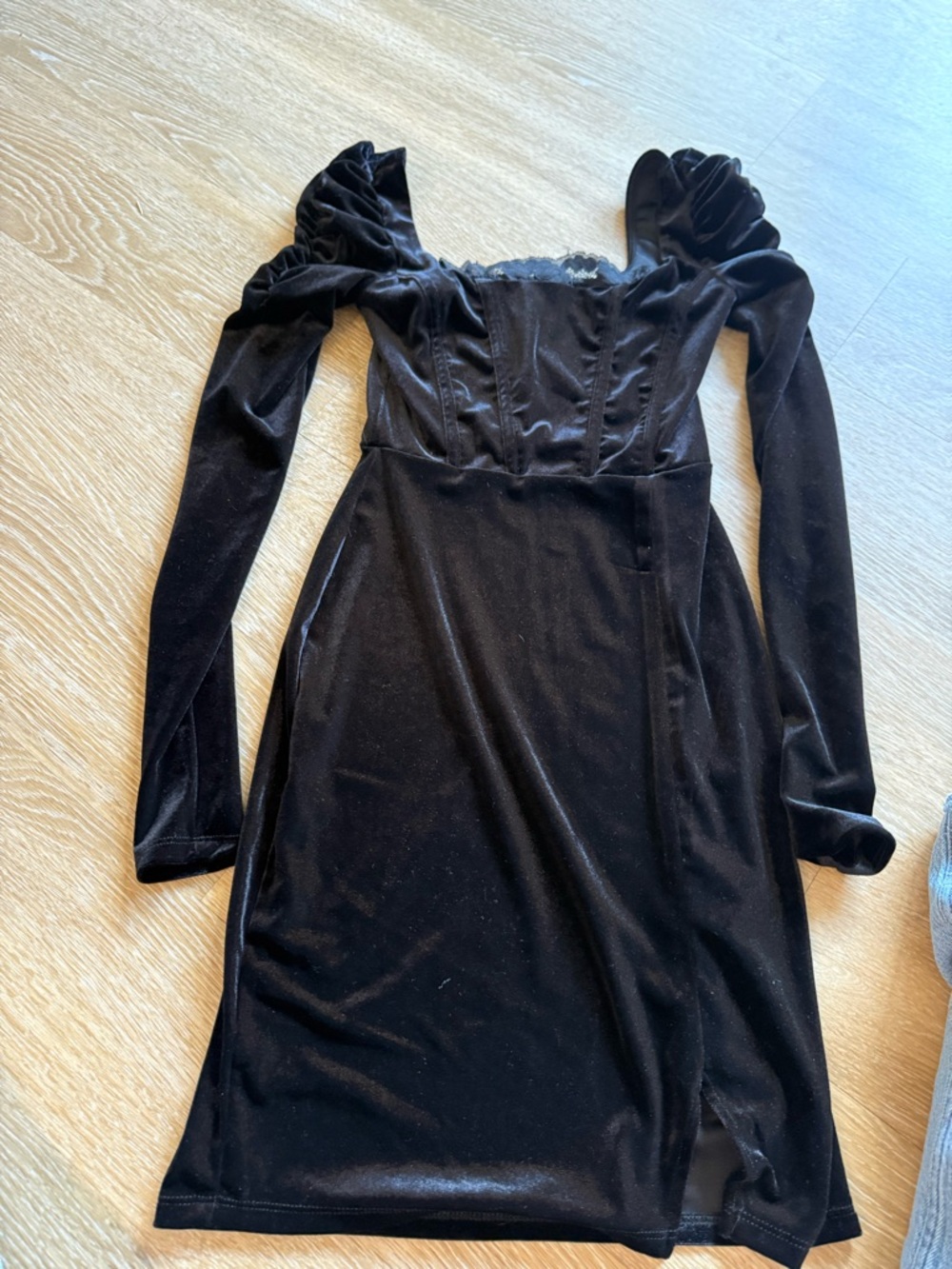 Kohl's Black Velvet Long Sleeve Puff Shoulder Dress